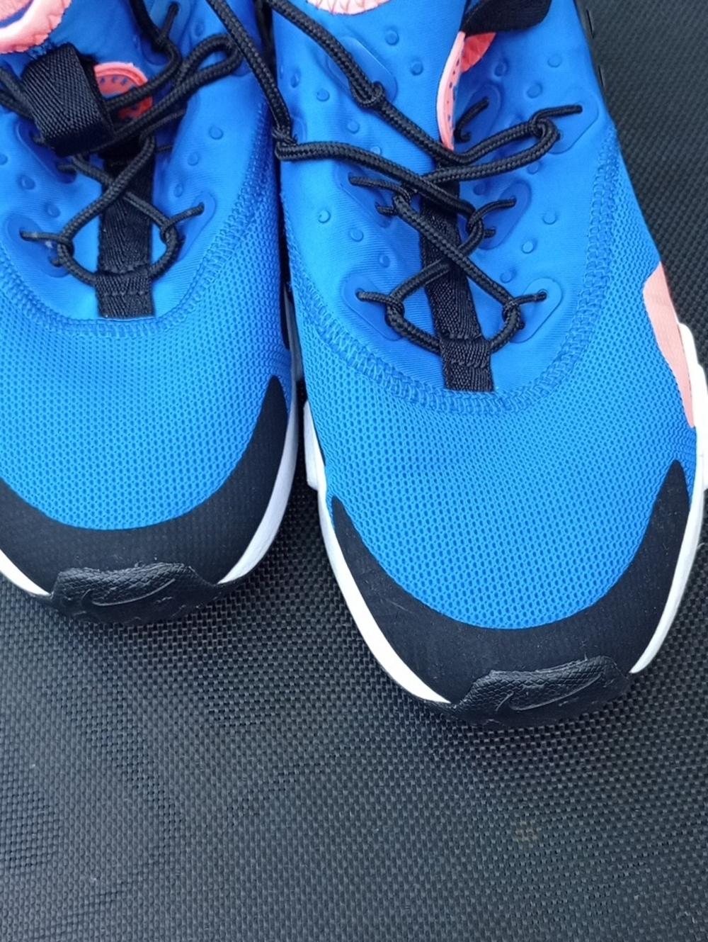 Nike Blue‎ and Pink Athletic Shoes - Picture 7 of 9
